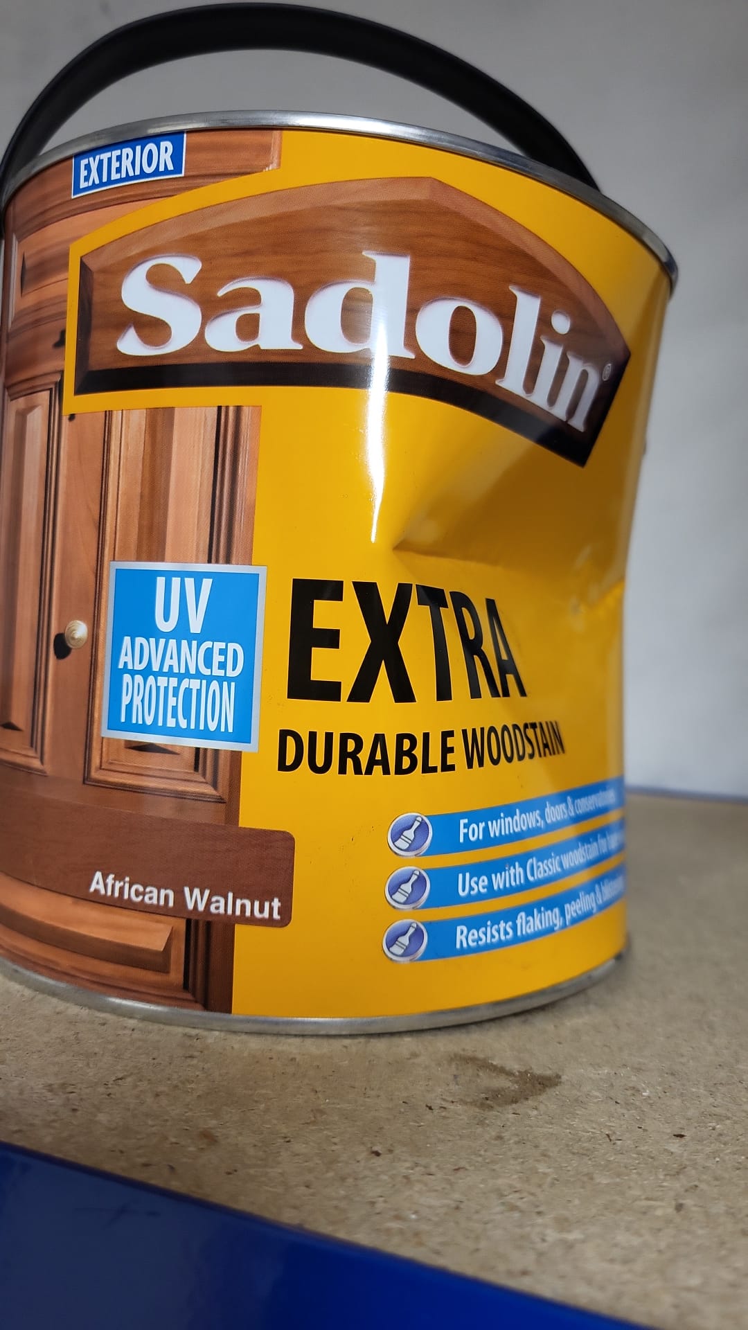 Sadolin Extra Durable Woodstain African Walnut 2.5 litre (Dented can)