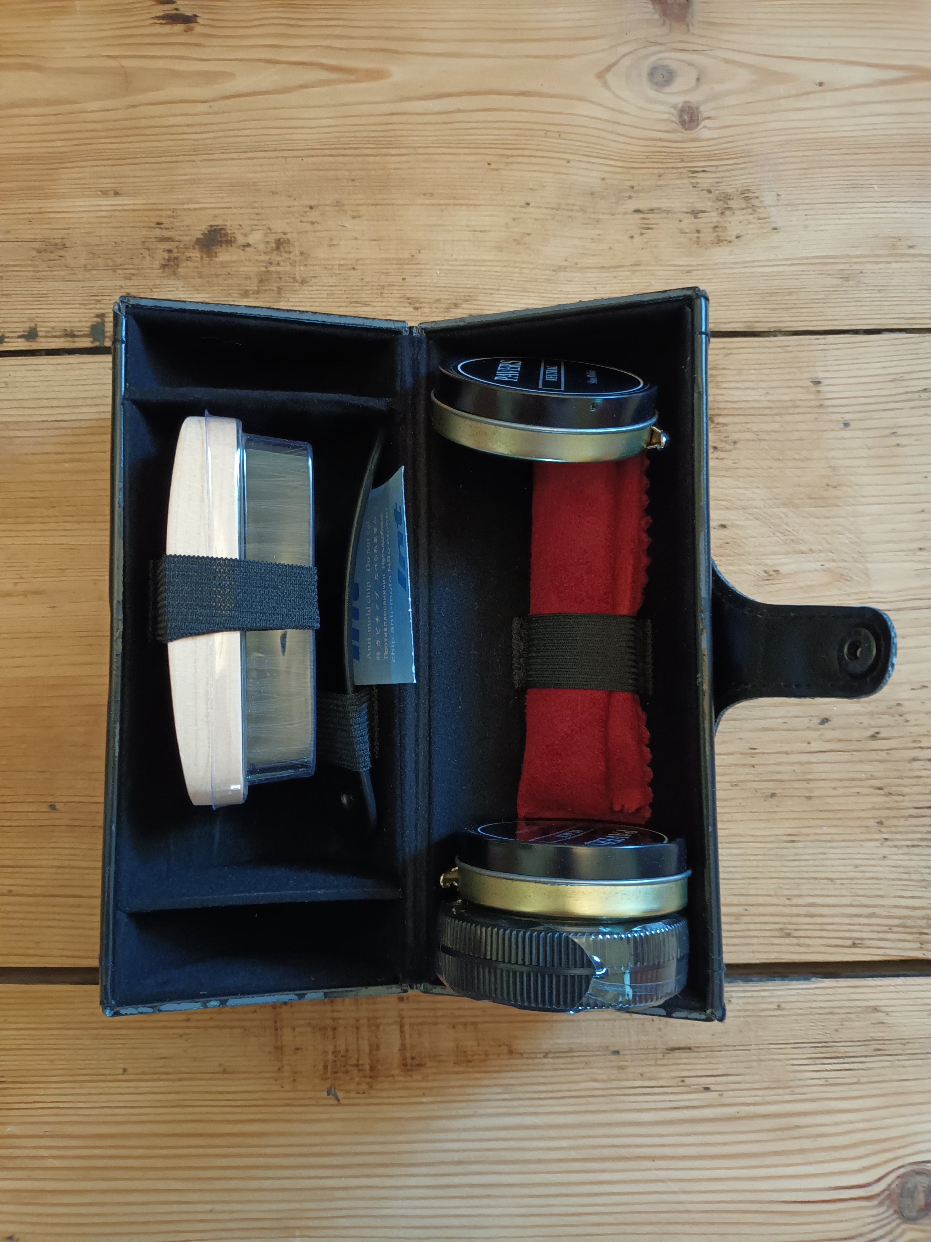 Pavers Shoe Brush & Polish Kit